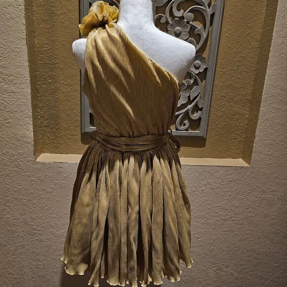 Mable Gold One Shoulder Pleated Mini Dress S Metallic Holiday Party NYE Bow - Picture 4 of 13